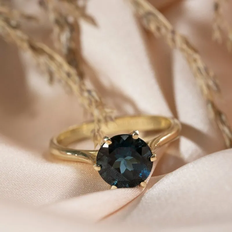 Gold ring with blue topaz london 8mm facet