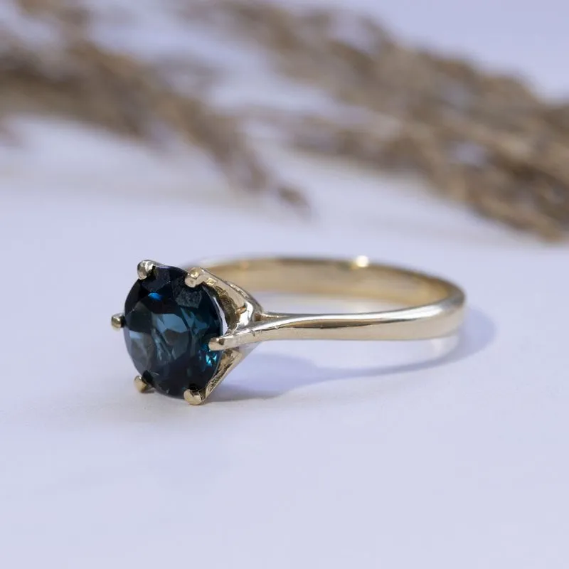 Gold ring with blue topaz london 8mm facet